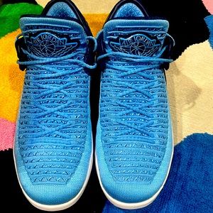 Gently used air Jordan for men heavy duty super comfy looks in mint condition